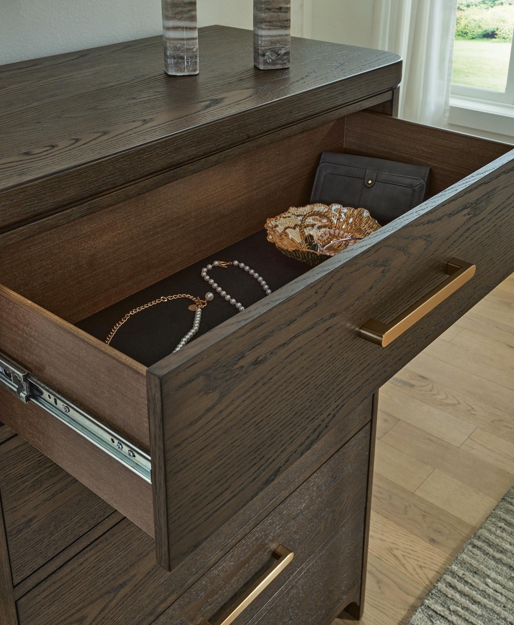 Five Chest Brown additional Dimensions Top interior (lined): 0 Middle and bottom interior (4): 0