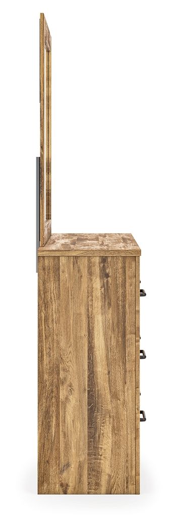 Commode du chic urbain à la ferme moderne, cette pièce polyvalente reflète harmonieusement