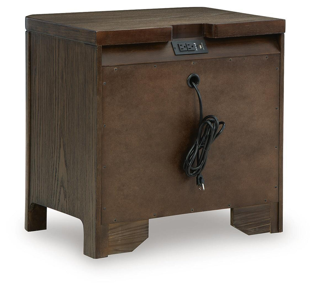 Deux tables de nuit S Marron Dimensions supplémentaires Intérieur supérieur (doublé) : 0 Intérieur inférieur : 0 Longueur du câble