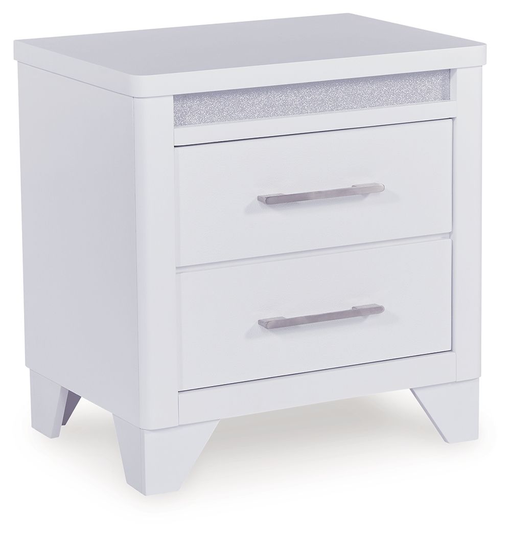 Deux Tables de Chevet Blanches au fini blanc épuré et aux accents de paillettes incrustées créent une atmosphère sophistiquée.