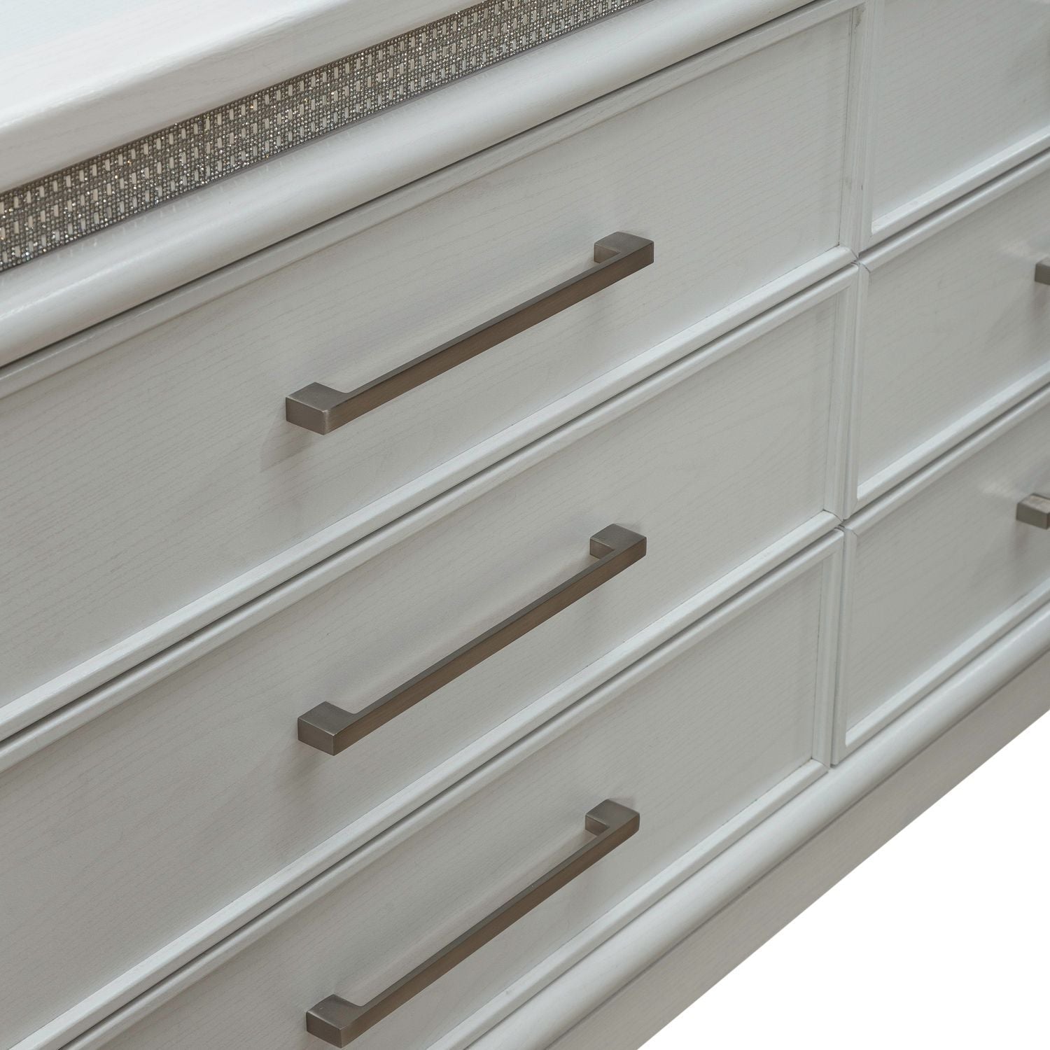 6 commodes alliant sophistication raffinée et touche moderne avec des lignes épurées et contemporaines.