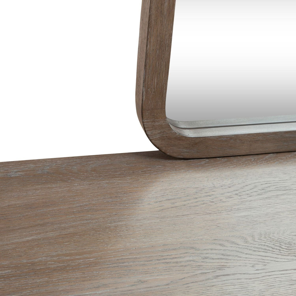 Les fonctionnalités d'une commode, avec son aspect préféré aujourd'hui, créent une occasion unique de mélanger des éléments.
