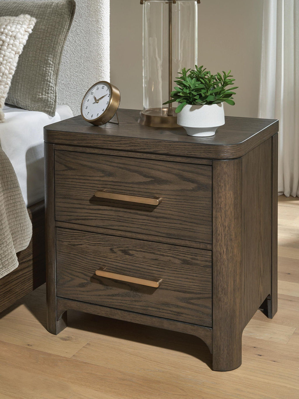 Deux tables de nuit S Marron Dimensions supplémentaires Intérieur supérieur (doublé) : 0 Intérieur inférieur : 0 Longueur du câble