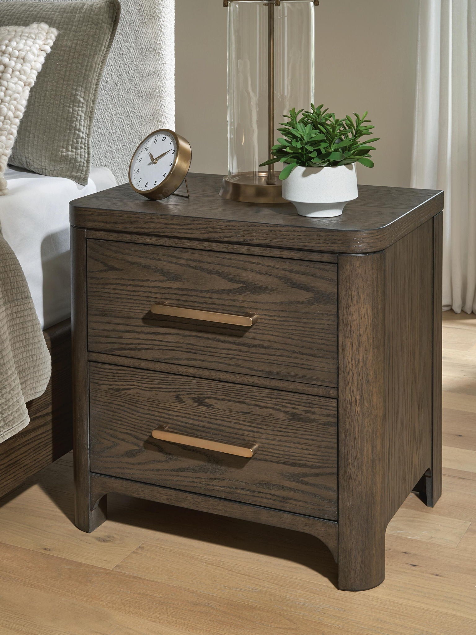 Deux tables de nuit S Marron Dimensions supplémentaires Intérieur supérieur (doublé) : 0 Intérieur inférieur : 0 Longueur du câble