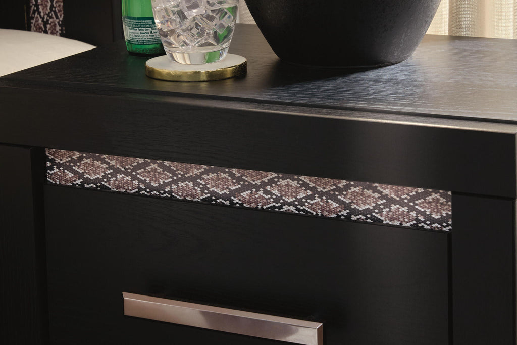 Deux tables de nuit S d noir. Caractéristiques du produit : Fabriqué avec du bois manufacturé (MDF/panneau de particules/contreplaqué) et