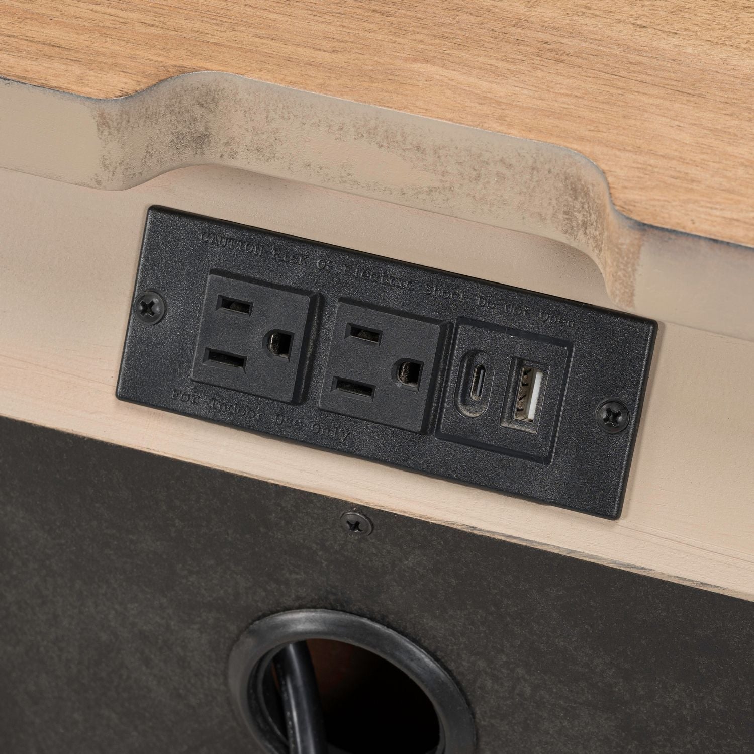 Table de chevet avec tiroirs Caractéristiques du produit Beige Bouton en laiton Glissières métalliques latérales (45 mm) Feutre de qualité supérieure