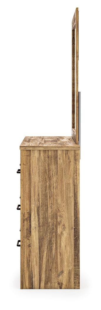 Commode du chic urbain à la ferme moderne, cette pièce polyvalente reflète harmonieusement